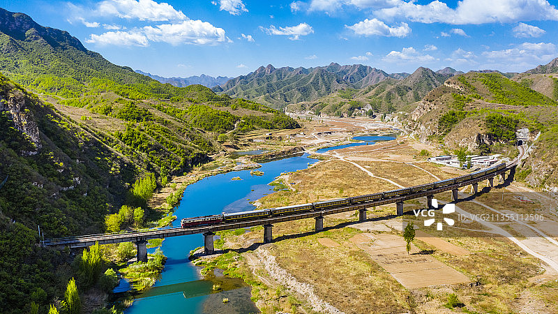 京西铁道巡礼 · 穿越太行望河谷图片素材