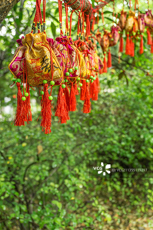 中国成都锦里古街里的锦囊福袋图片素材