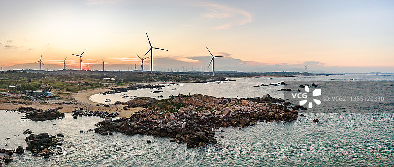 中国广东省揭阳市惠来县靖海镇客鸟尾风车图片素材