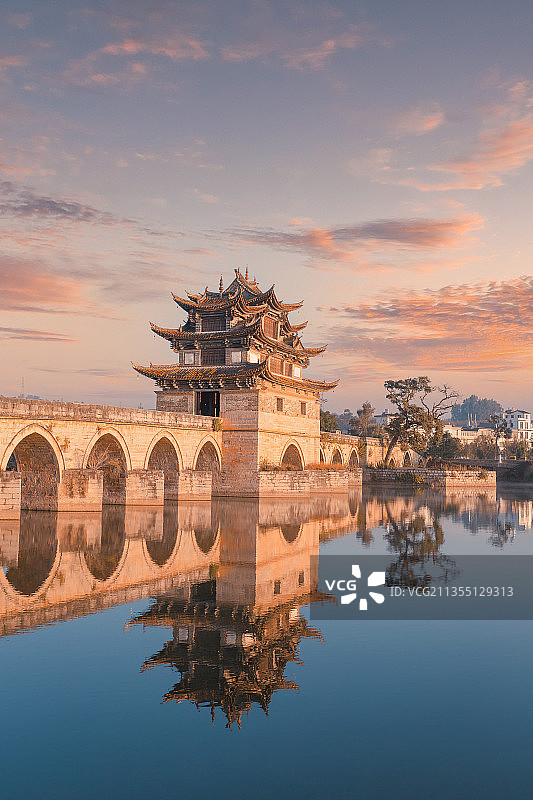 云南省红河哈尼族彝族自治州建水古城十七孔桥图片素材