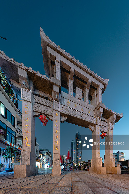 沙坡尾老城门与双子塔交相辉映图片素材
