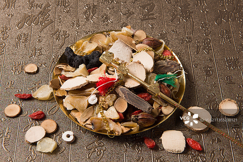 秤盘里的中药材图片素材