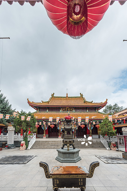 多云天气下中国哈尔滨寺庙普照寺建筑图片素材