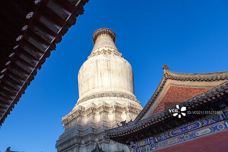 佛教圣地五台山白塔特写图片素材