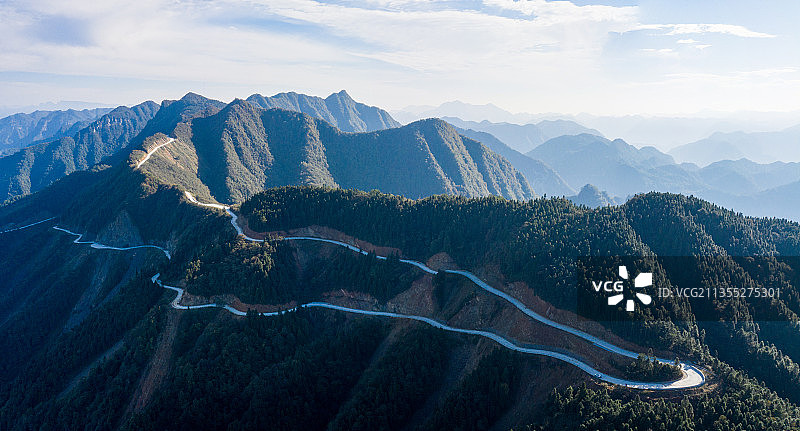 湖北宣恩：伸向云端的乡村公路图片素材