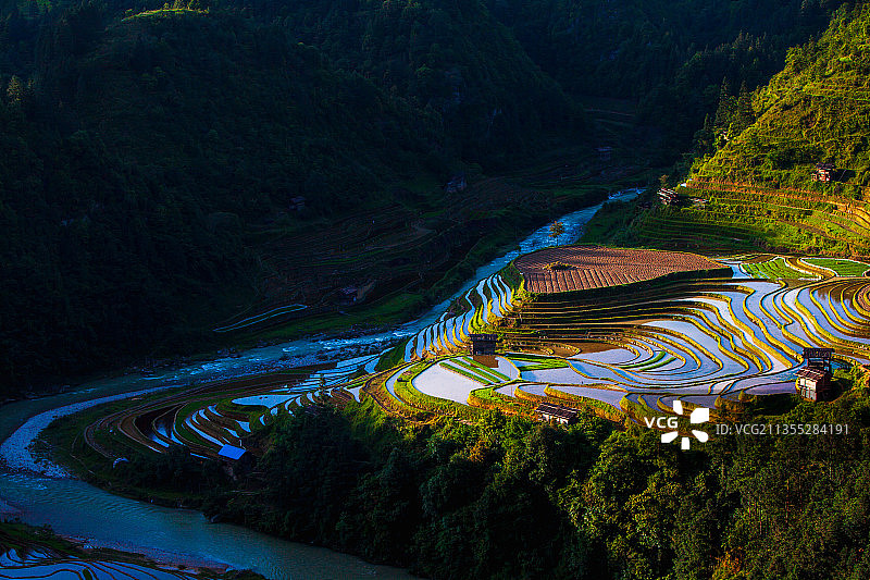 月亮山加瓦梯田图片素材
