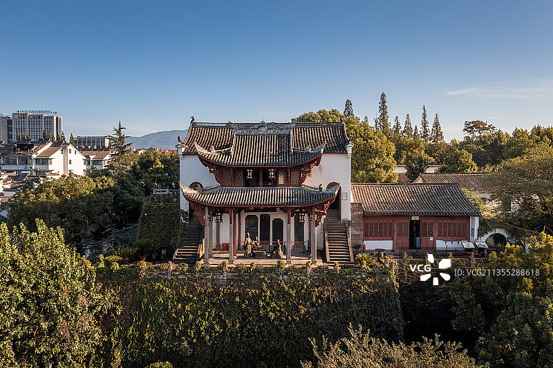 早晨航拍视角下的金华八咏楼图片素材
