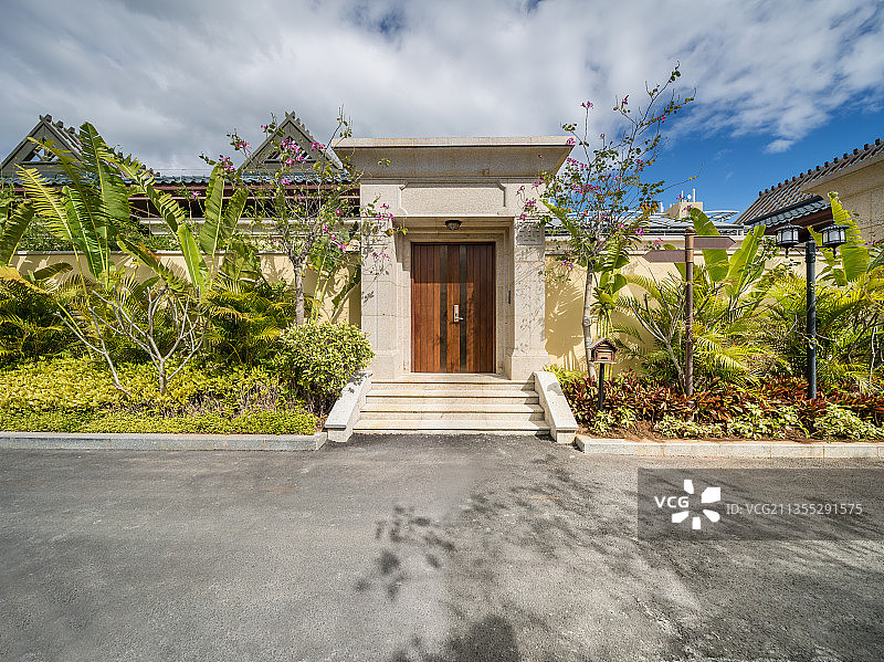 热带别墅大门、门口、豪宅、大理石、留白、热带植物、汽车广告图片素材