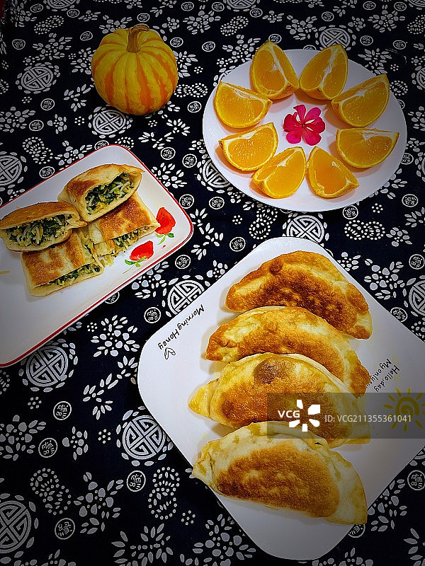 舌尖上的传统美味～韭菜盒子图片素材