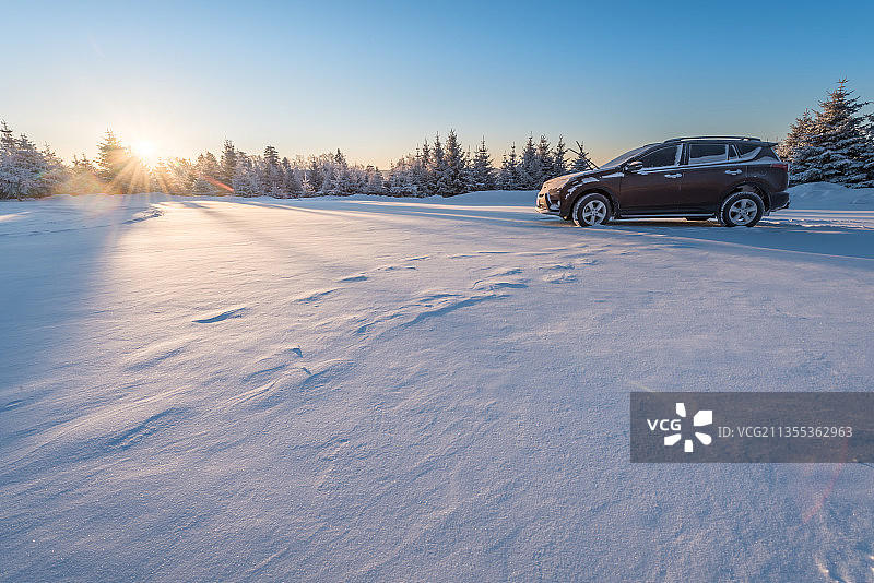 冬季长白山的雪地和雾凇图片素材
