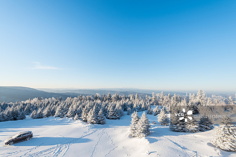 冬季长白山的雪地和雾凇图片素材