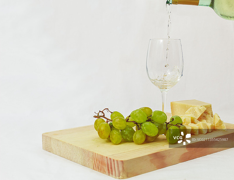 一杯意大利白葡萄酒图片素材