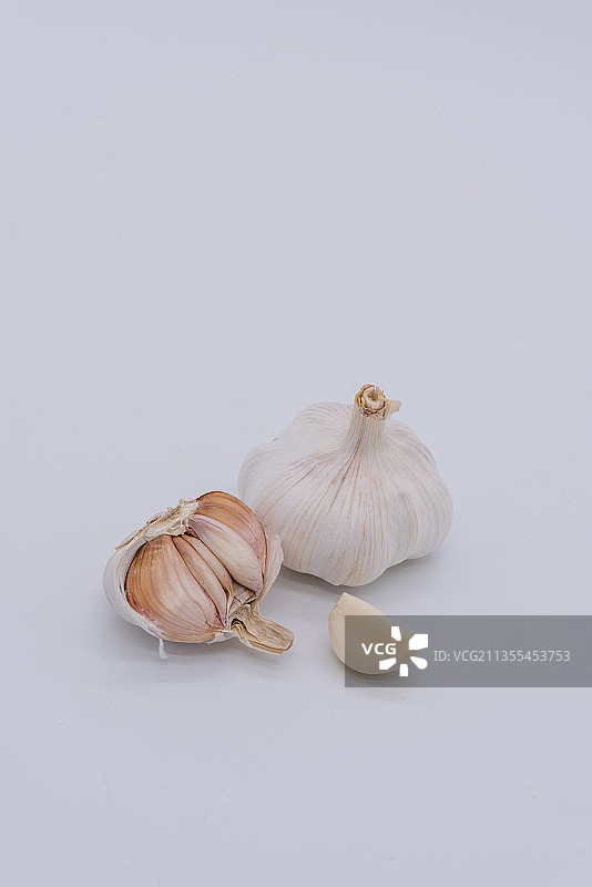 棚拍新鲜的大蒜图片素材