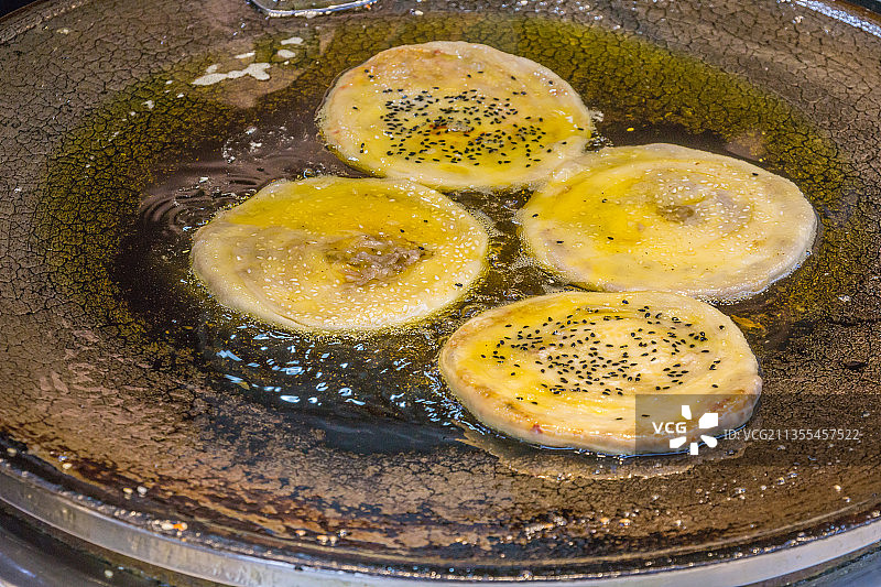 煎芝麻饼特写图片素材