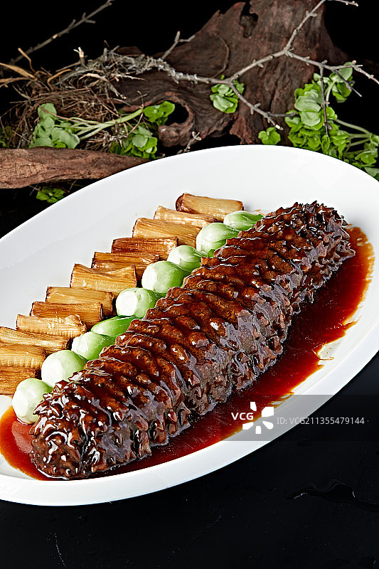 鲁菜葱烧浇汁寿桃梅花参图片素材