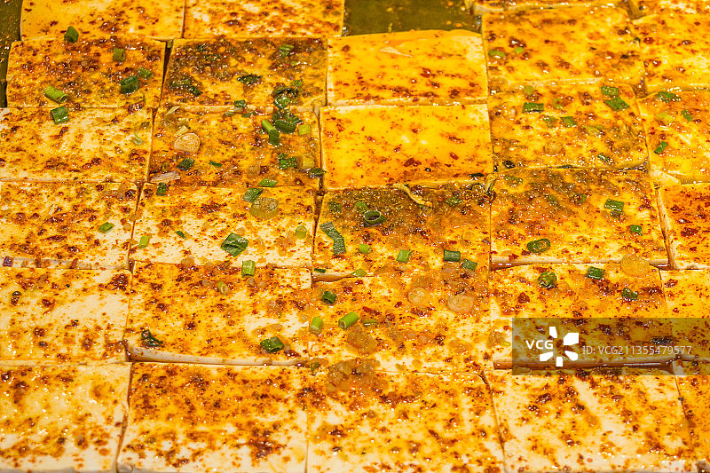 中国四川成都小吃香辣鱼豆腐图片素材