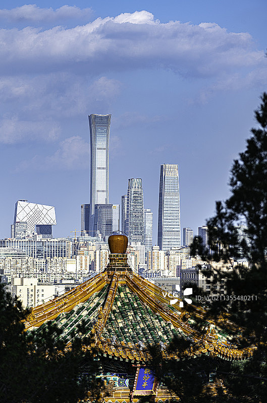 亚洲中国，景山公园眺望国贸CBD商圈图片素材