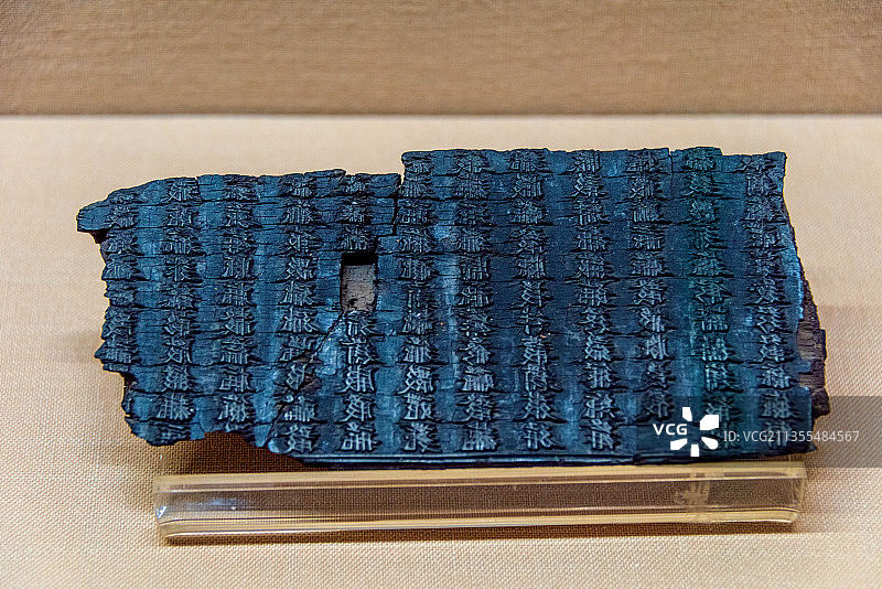 中国银川宁夏博物馆馆藏西夏文木雕印版图片素材