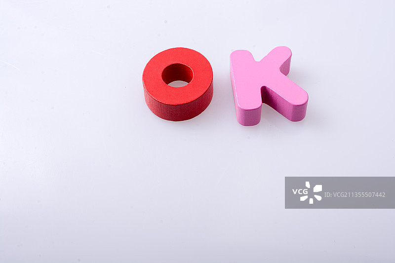 白色背景上的文字特写图片素材