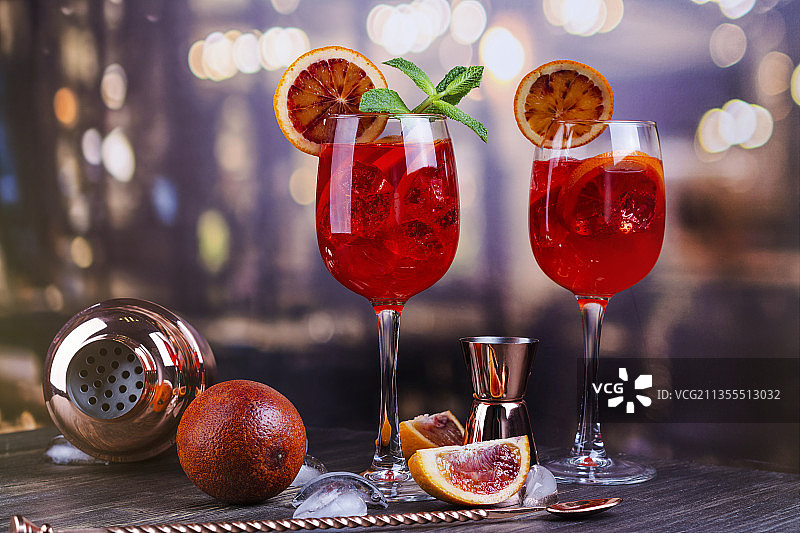 桌子上饮料的特写镜头图片素材