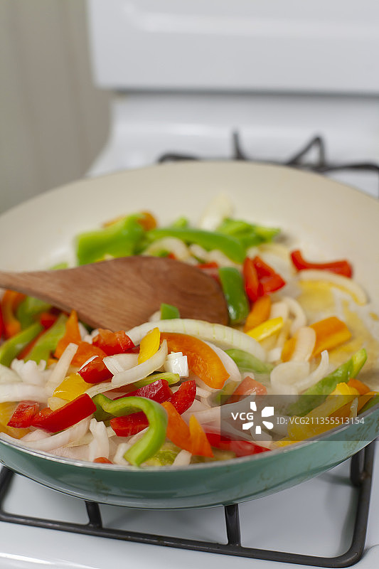 特写食物在盘子上的桌子图片素材