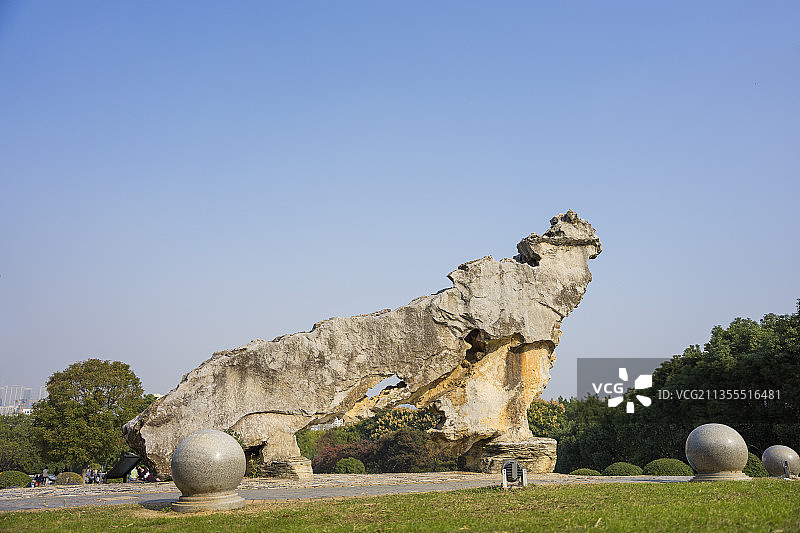 南京市江宁区方山风景区灵璧石雕塑图片素材