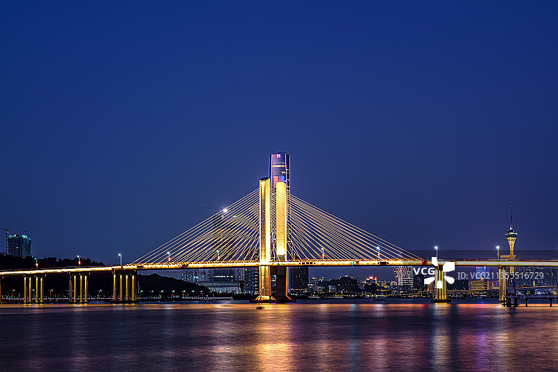 粤澳深度合作区横琴夜景城市风光图片素材