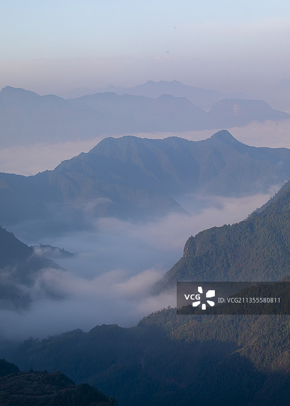 南尖岩晨雾图片素材