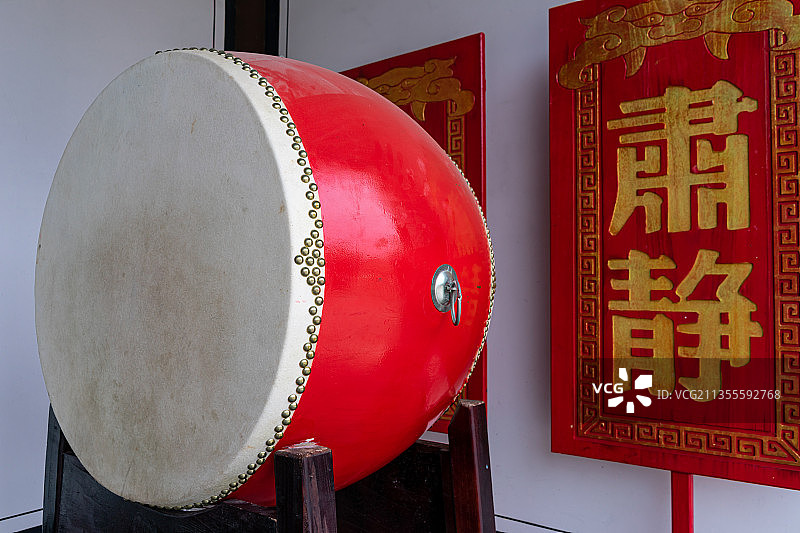 中国山东泰安的中国衙门里的大鼓图片素材