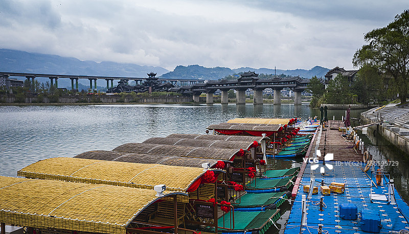 重庆黔江濯水古镇风雨廊桥世界第一图片素材