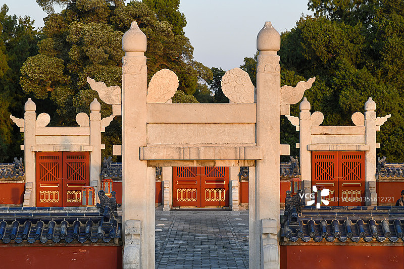 夕阳下的天坛棂星门图片素材