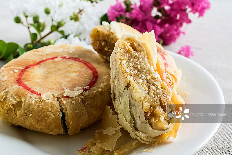 中国传统老月饼酥油饼图片素材