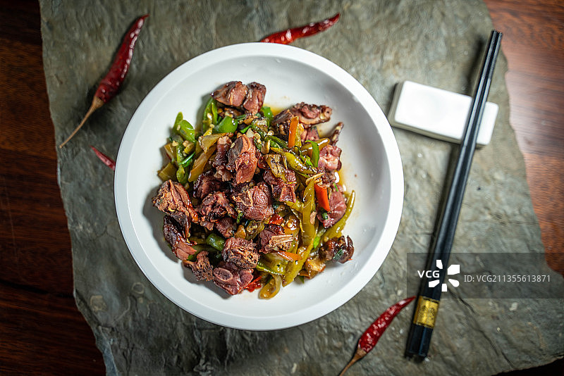 腌辣椒炒腊鸡图片素材