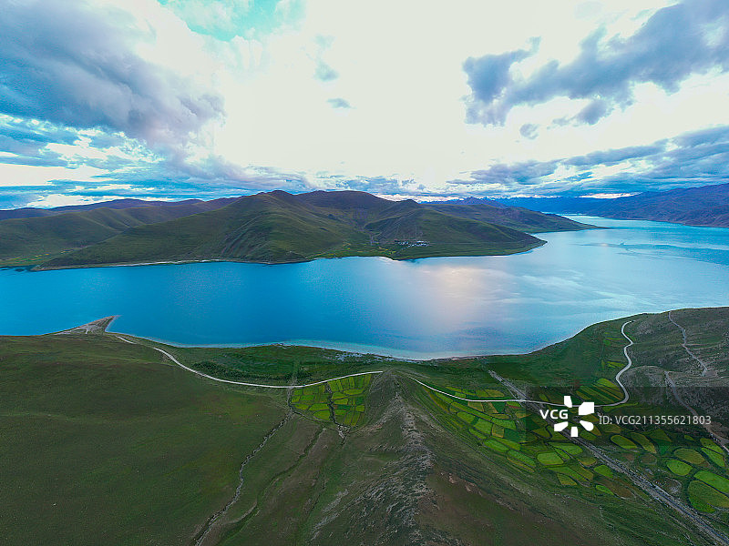 羊卓雍措的黄昏图片素材