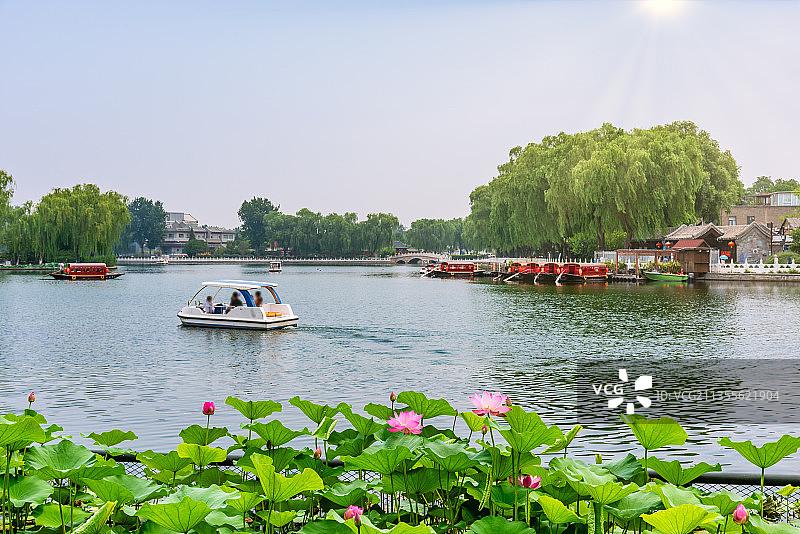 北京什刹海公园的荷花池园林建筑图片素材