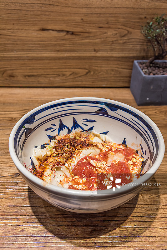 一碗番茄鸡蛋拌面图片素材