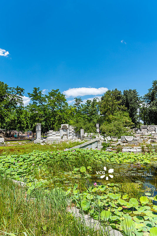 北京圆明园西洋楼景区的谐奇趣建筑遗址图片素材
