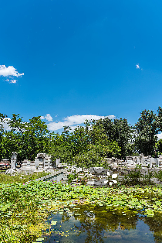 北京圆明园西洋楼景区的谐奇趣建筑遗址图片素材