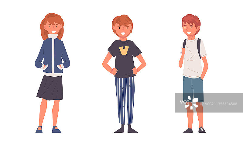 站立微笑的小学生和学生图片素材