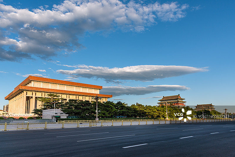 北京毛主席纪念堂和前门古建筑图片素材