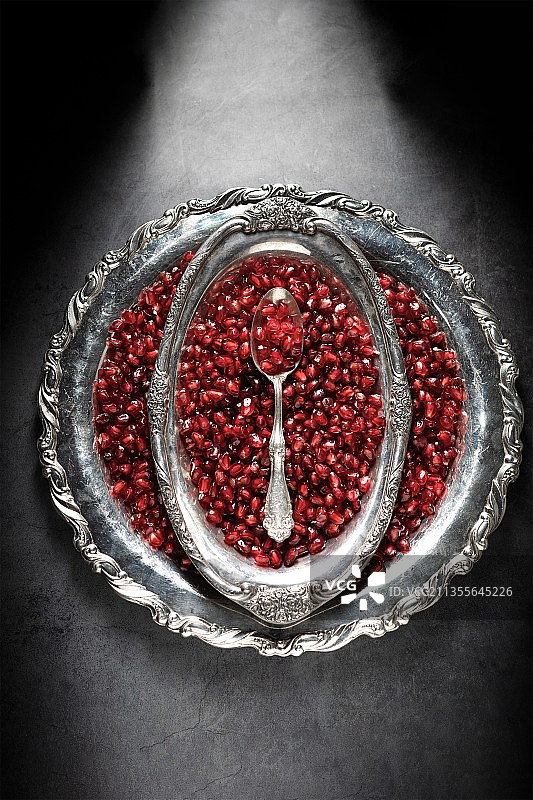 石榴与银器图片素材