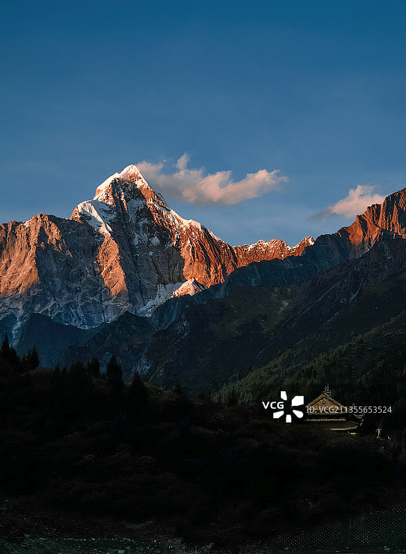 四川省甘孜州四姑娘山夕照图片素材