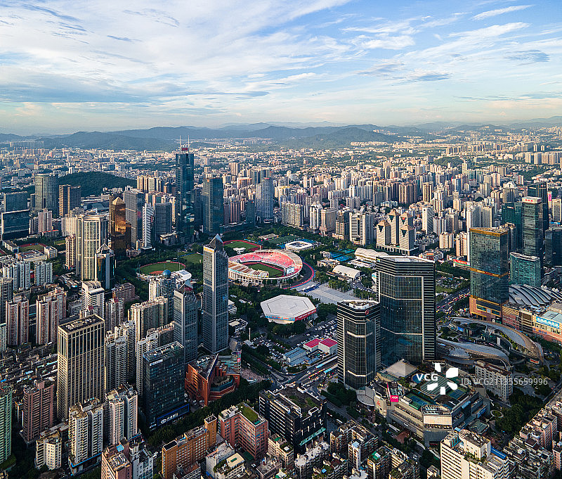 广州天河体育中心和天河北商务区城市天际线图片素材
