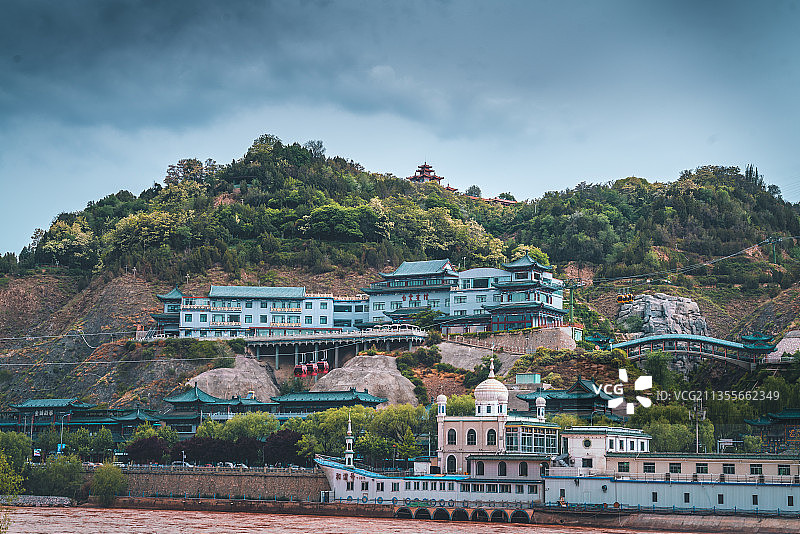 眺望白塔山+甘肃省兰州市城关区白塔山公园图片素材