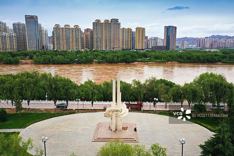 黄河两岸+甘肃省兰州市七里河区图片素材