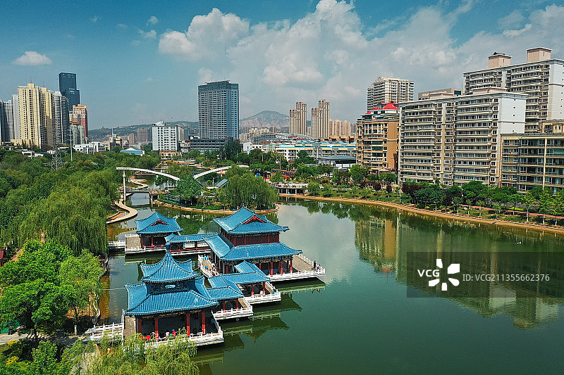 夏日晴影+甘肃省兰州市城关区雁滩公园图片素材