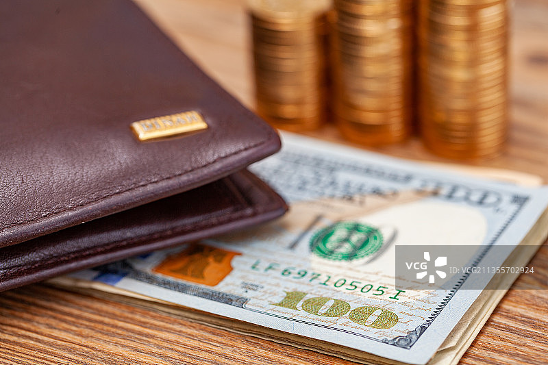 桌面皮夹硬币静物图片素材