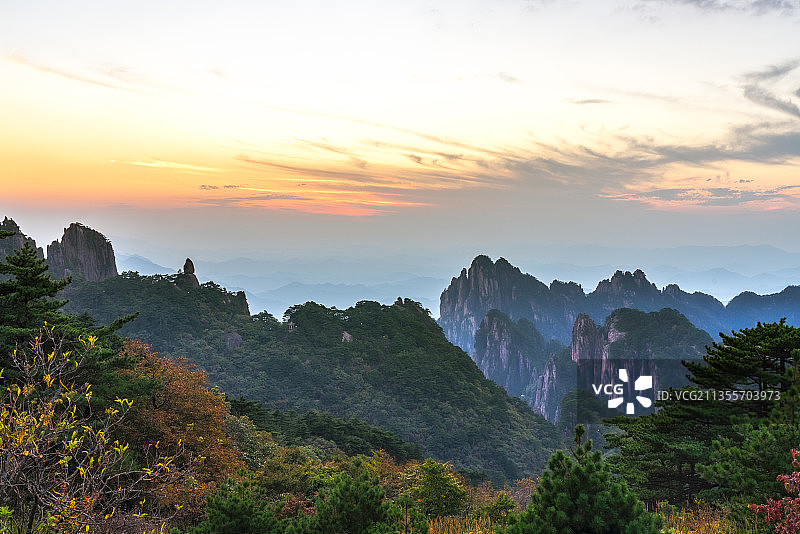 安徽黄山风景区白鹅岭落日风光图片素材