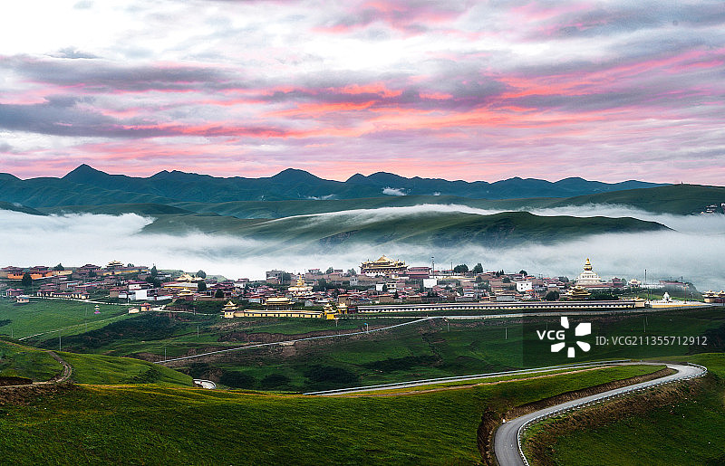 云雾郎依寺图片素材