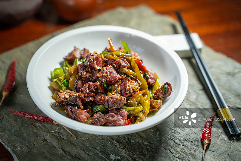腌辣椒炒腊鸡图片素材